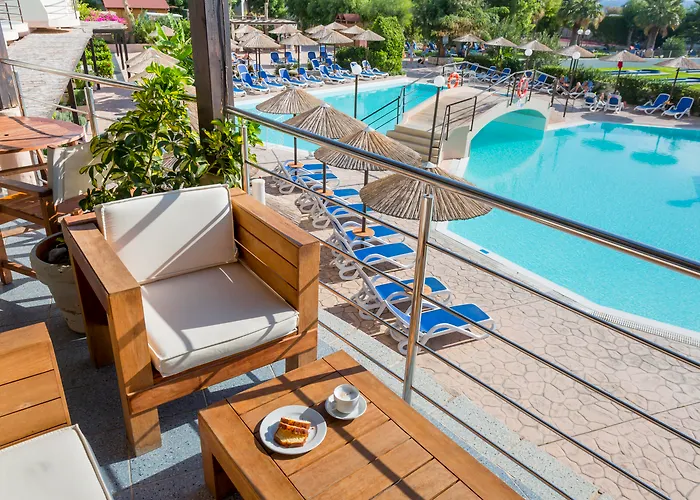 Dessole Olympos 4* فاليراكي